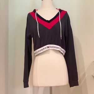 Tommy Hilfiger Cropped Sweatshirt w/ Elastic Band